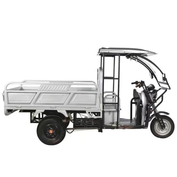 digital-nomad-using-solar-powered-folding-trike