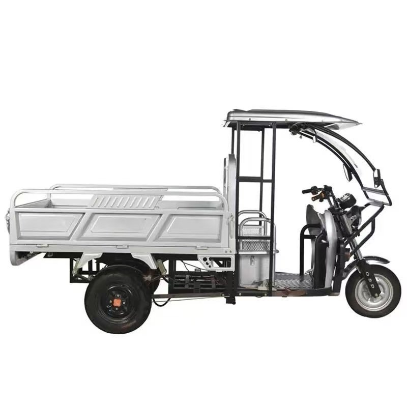 digital-nomad-using-solar-powered-folding-trike